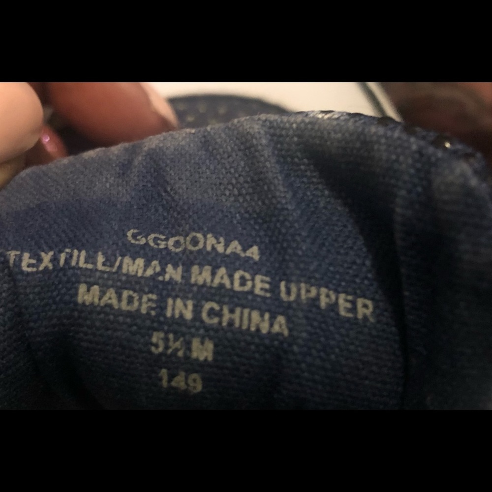 Women's Guess Sneakers - Picture 7 of 7